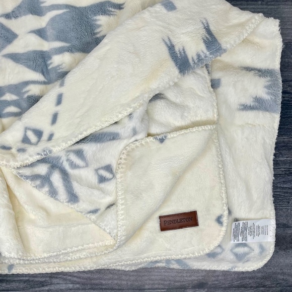 NWOT - Pendleton Ultra Soft Plush Throw - Birch Tree - Picture 1 of 10
